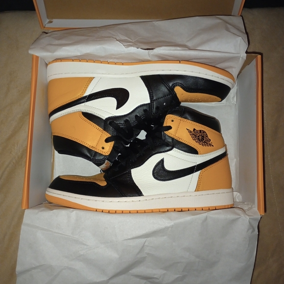 IOB Air Jordan 1 Retro High OG Taxi Mens Size 11 VNDS - Picture 3 of 16